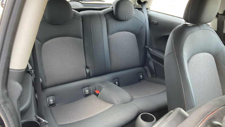 MINI Hatchback 1.5 Cooper D 3dr Diesel Hatchback